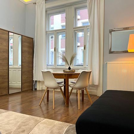 V6 Apartment By Small Home Budapest Luaran gambar